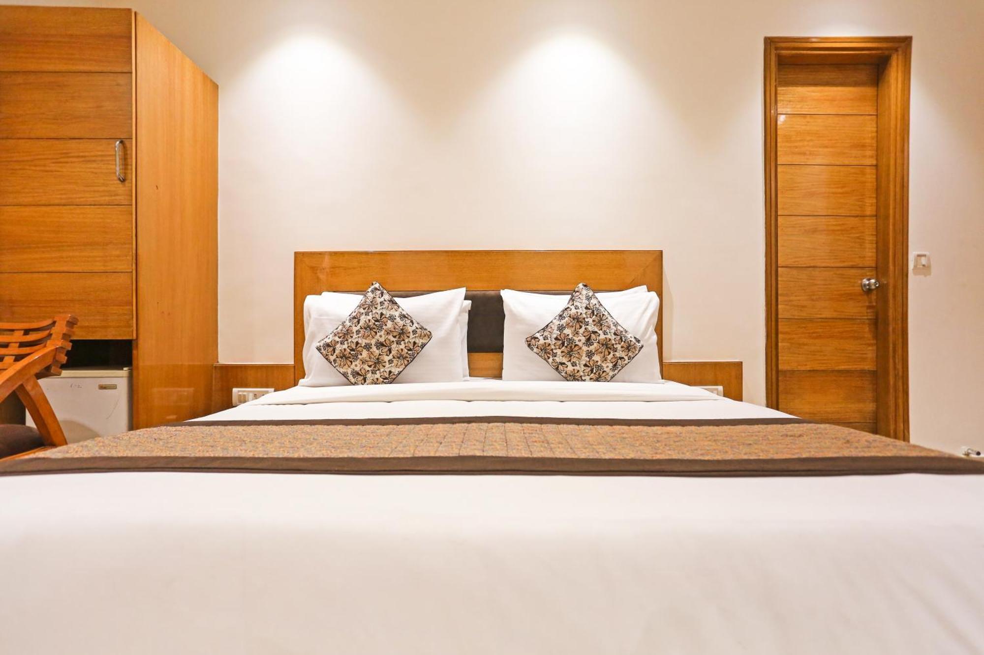 Hotel Silky Palace Near Igi Airportt Nuova Delhi Esterno foto